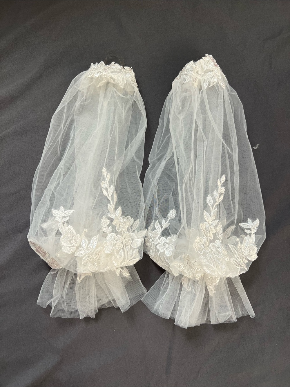 Long detachable lace pouf sleeves